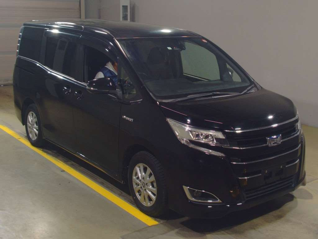 2019 Toyota Noah ZWR80G[2]