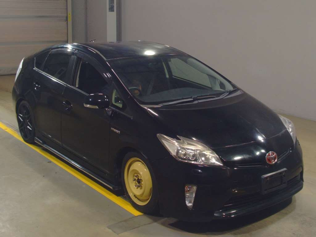 2014 Toyota Prius ZVW30[2]