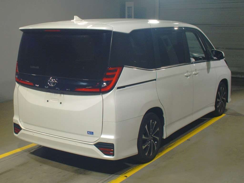 2022 Toyota Noah MZRA90W[1]