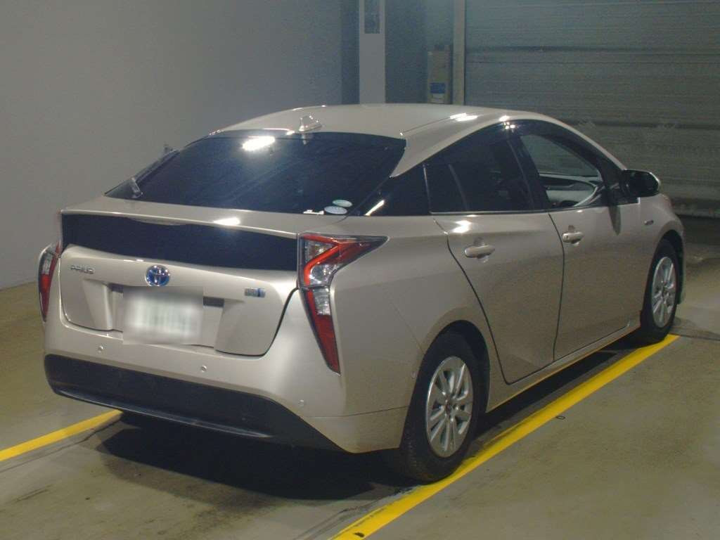 2017 Toyota Prius ZVW50[1]