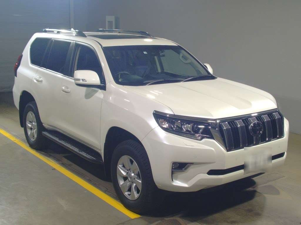 2022 Toyota Land Cruiser Prado TRJ150W[2]