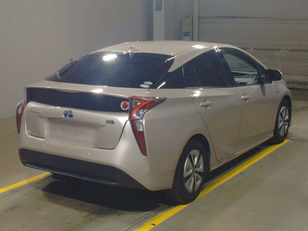 2017 Toyota Prius ZVW51[1]