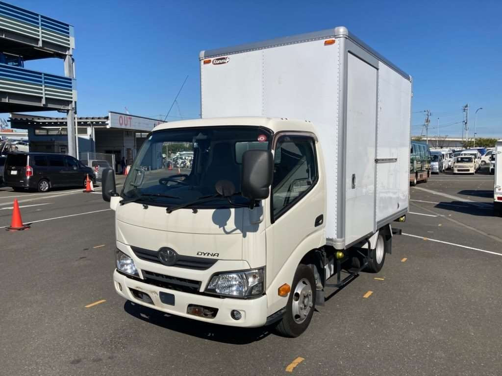 2018 Toyota Dyna Truck XZU605[0]