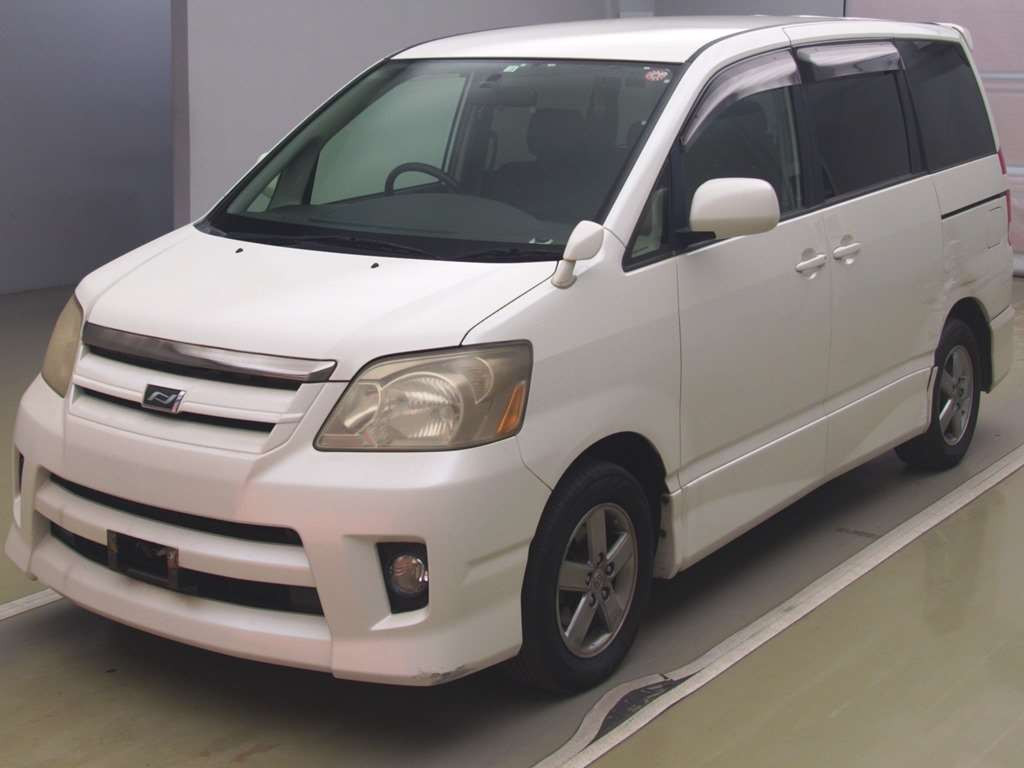 2005 Toyota Noah AZR60G[0]