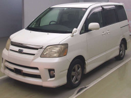 2005 Toyota Noah