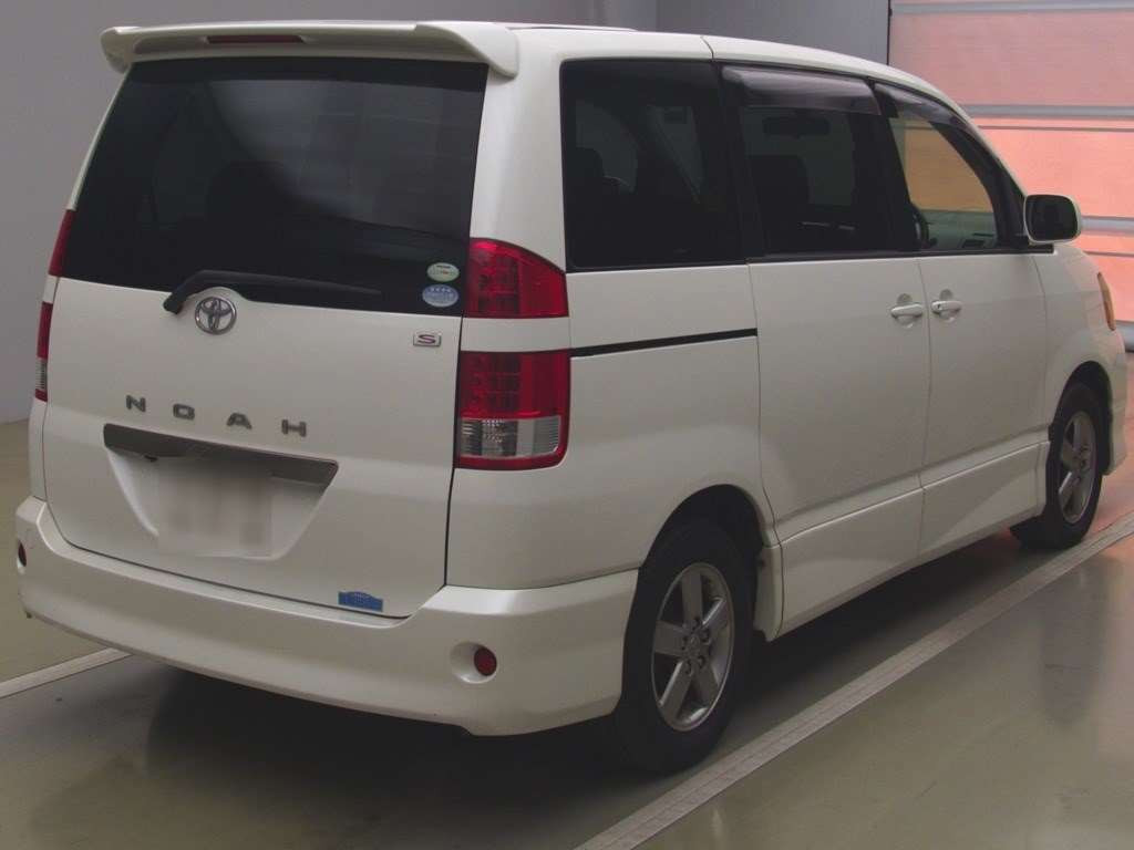 2005 Toyota Noah AZR60G[1]