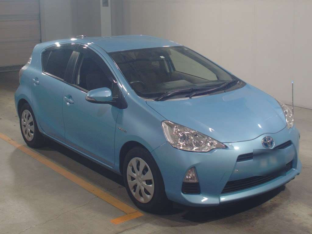 2014 Toyota Aqua NHP10[2]