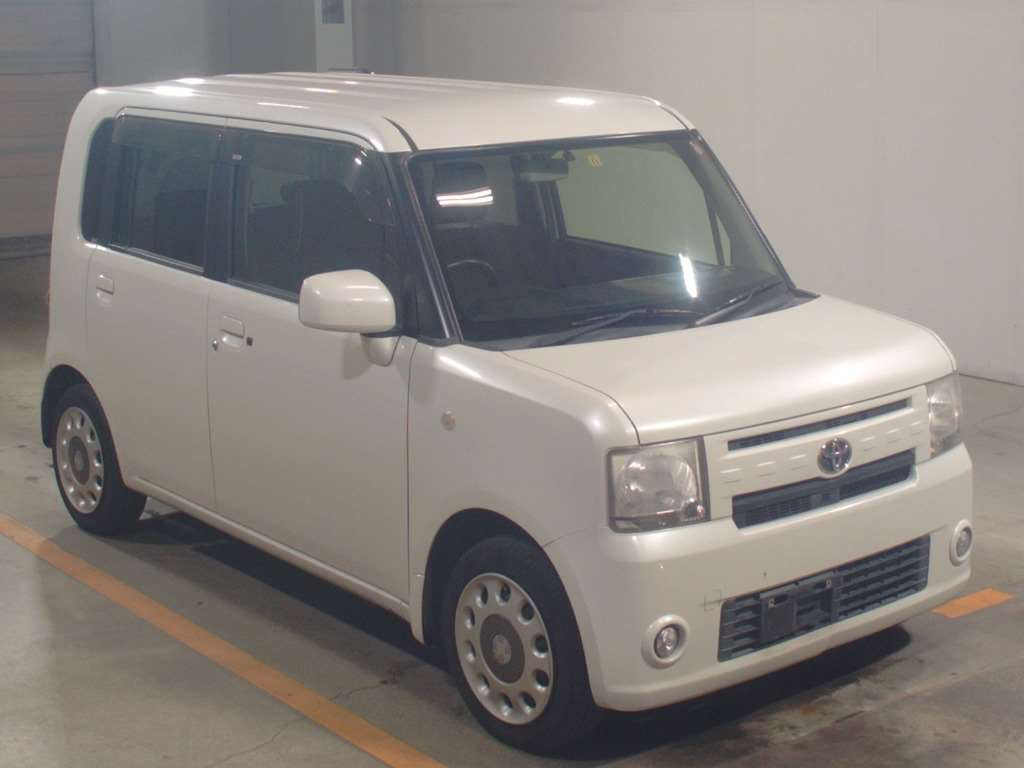 2013 Toyota Pixis Space L575A[2]