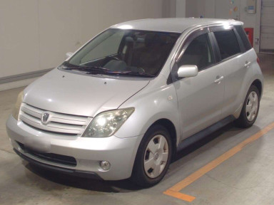 2003 Toyota IST