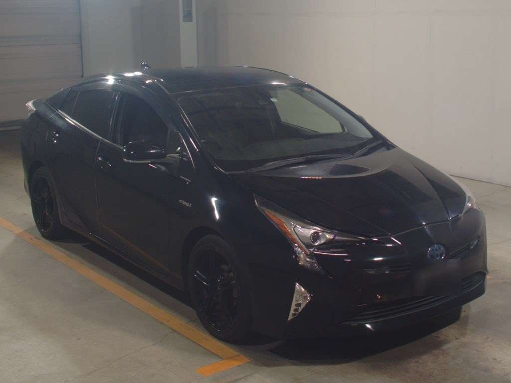 2017 Toyota Prius ZVW50[2]