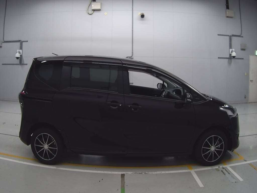 2017 Toyota Sienta NSP170G[2]