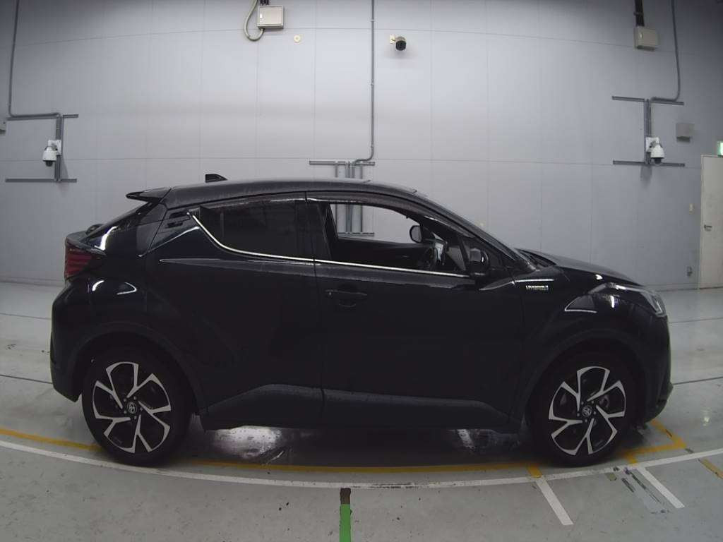 2019 Toyota C-HR ZYX11[2]