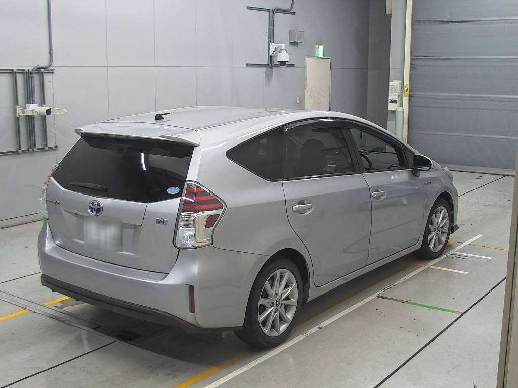 2015 Toyota Prius alpha ZVW41W[1]