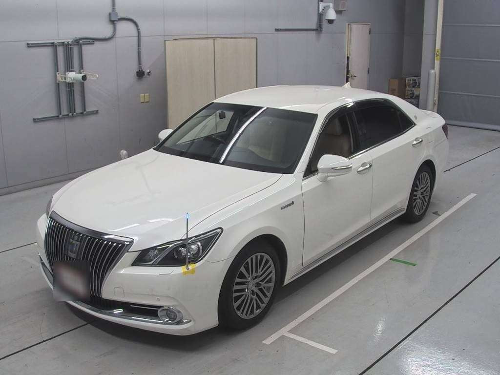 2013 Toyota Crown Majesta GWS214[0]