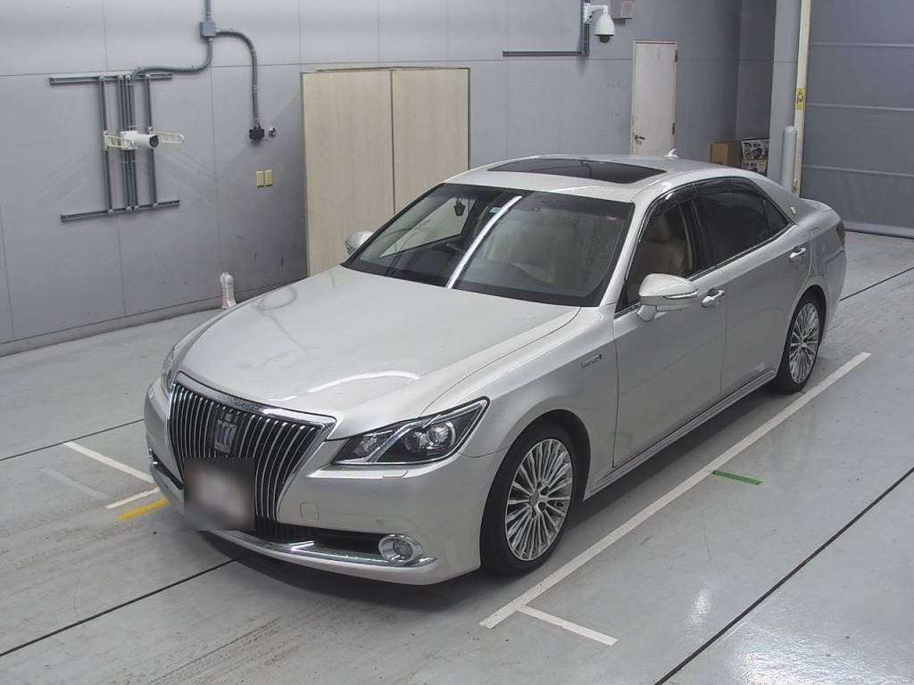 2013 Toyota Crown Majesta GWS214[0]