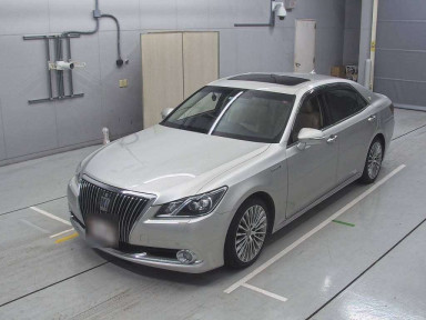 2013 Toyota Crown Majesta