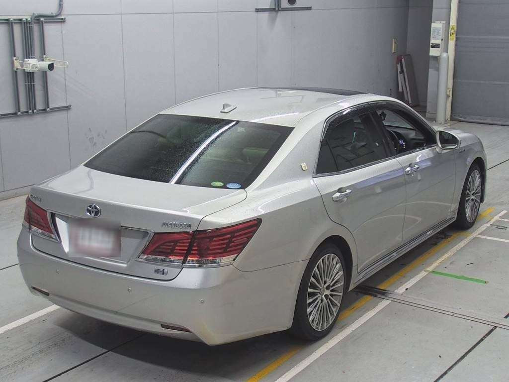 2013 Toyota Crown Majesta GWS214[1]