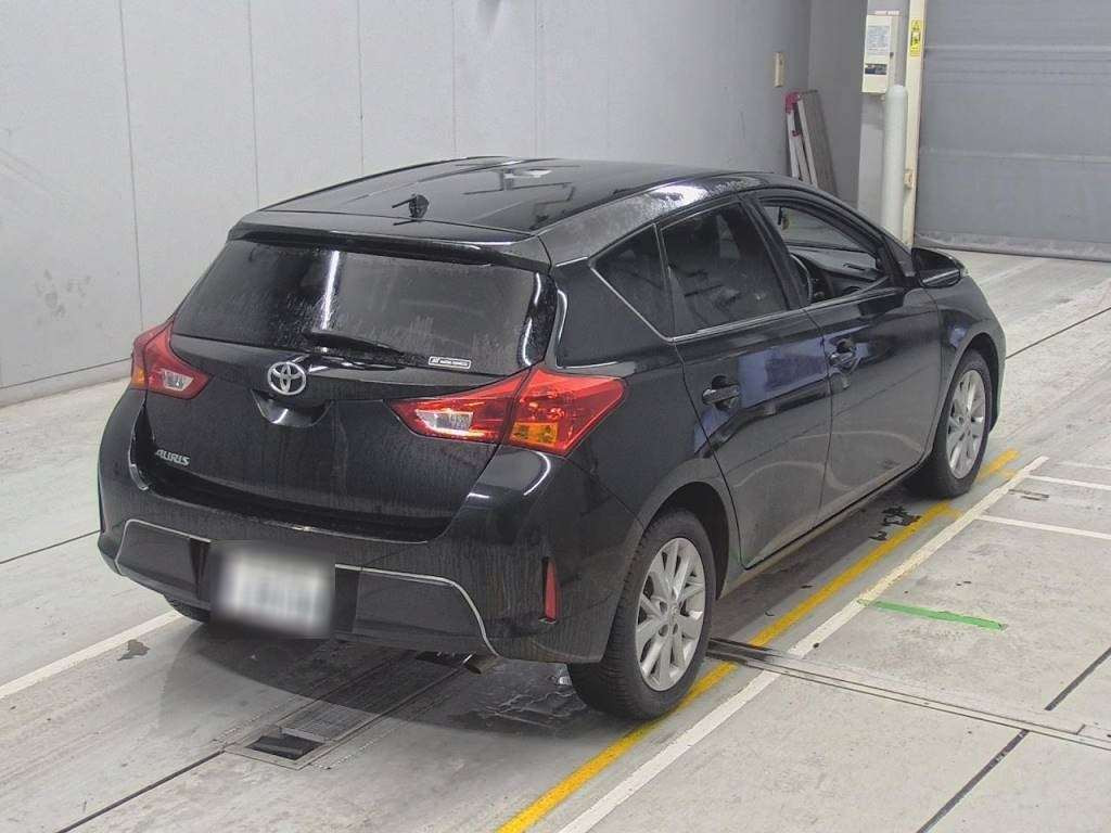 2014 Toyota Auris NZE181H[1]