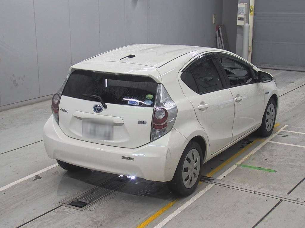 2012 Toyota Aqua NHP10[1]