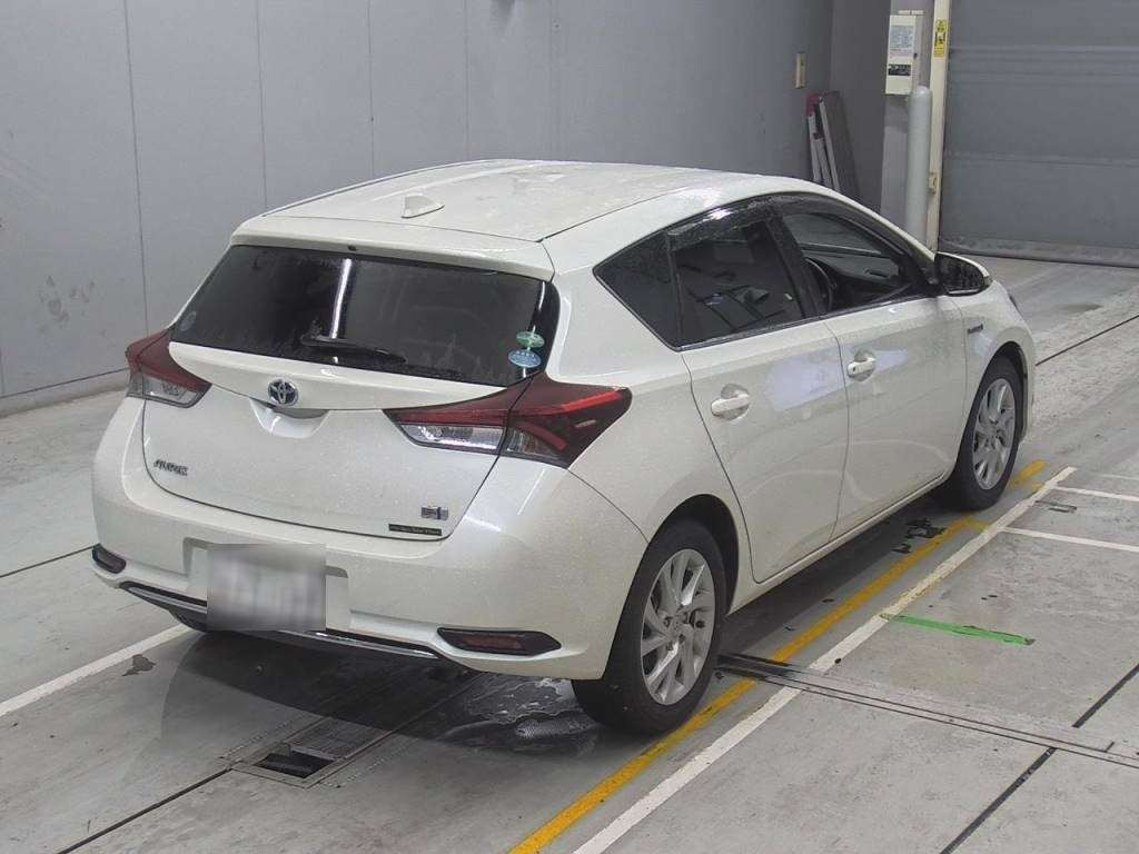 2016 Toyota Auris ZWE186H[1]