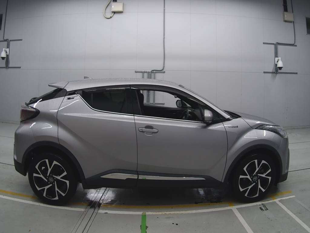 2017 Toyota C-HR ZYX10[2]