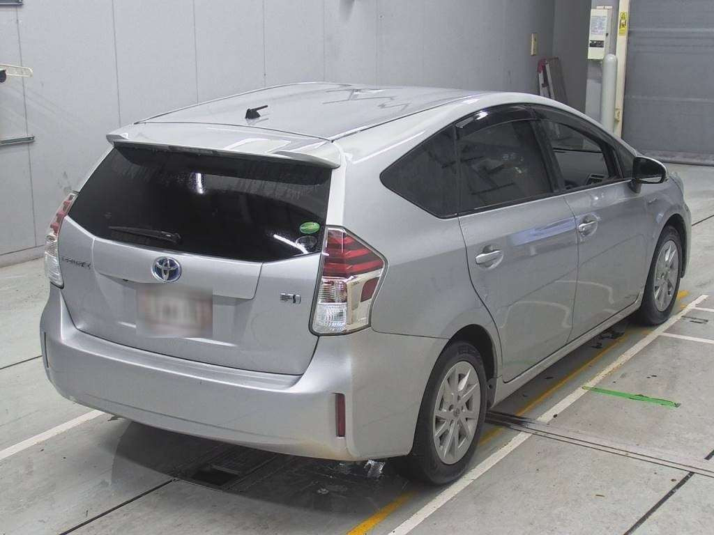 2017 Toyota Prius alpha ZVW41W[1]