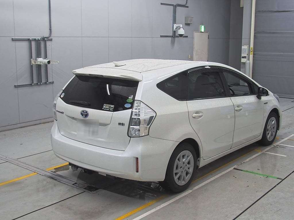 2014 Toyota Prius alpha ZVW41W[1]