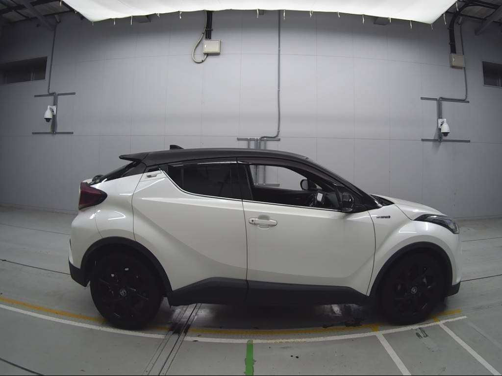 2019 Toyota C-HR ZYX10[2]