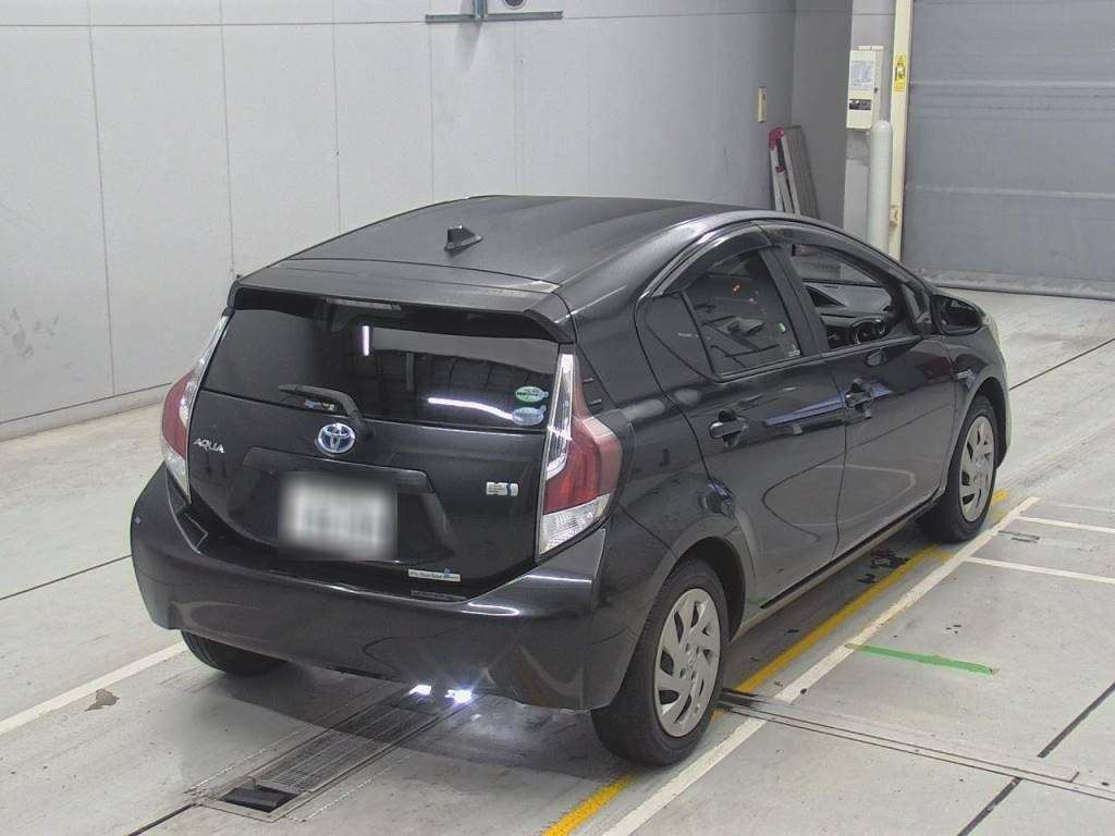 2015 Toyota Aqua NHP10[1]