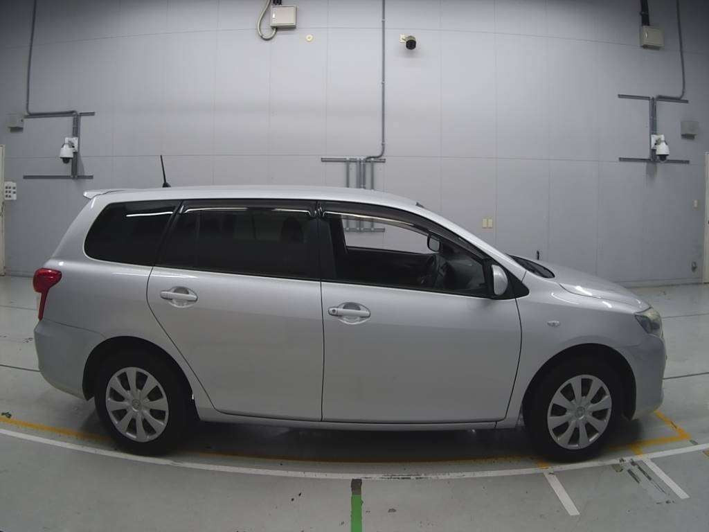 2010 Toyota Corolla Fielder NZE141G[2]