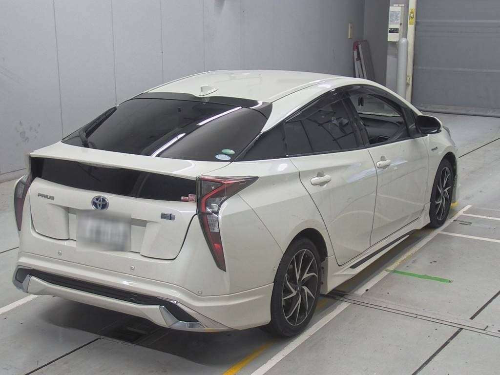 2017 Toyota Prius ZVW51[1]