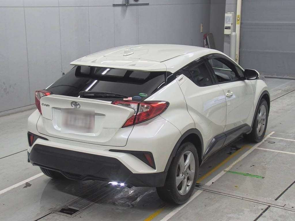 2017 Toyota C-HR NGX50[1]