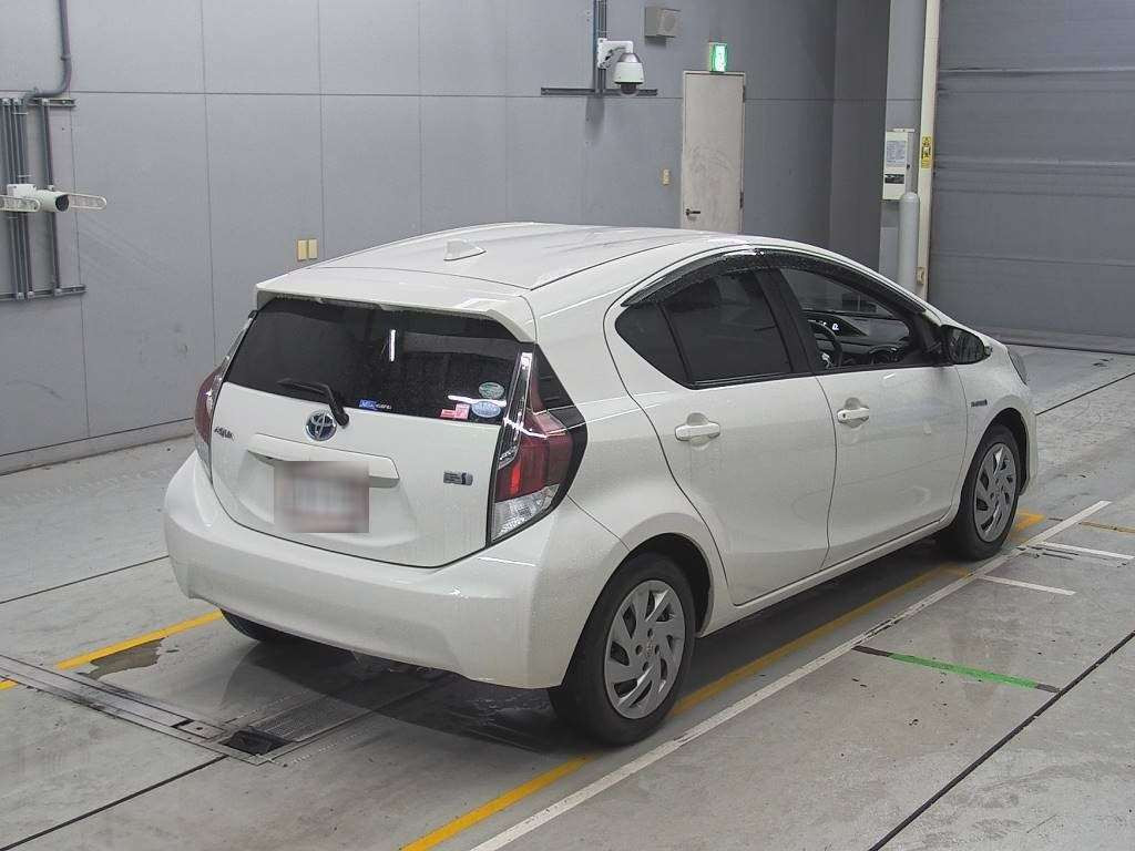 2015 Toyota Aqua NHP10[1]