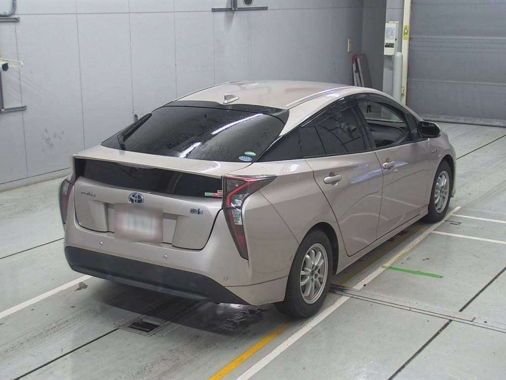 2017 Toyota Prius ZVW50[1]