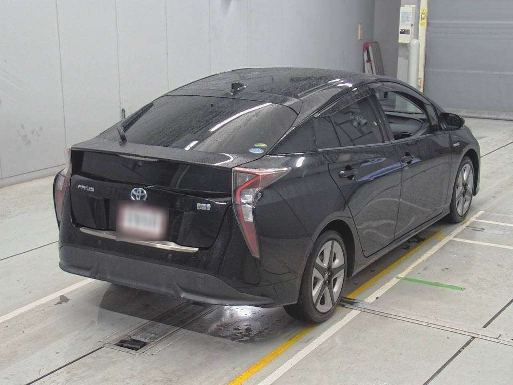 2016 Toyota Prius ZVW51[1]