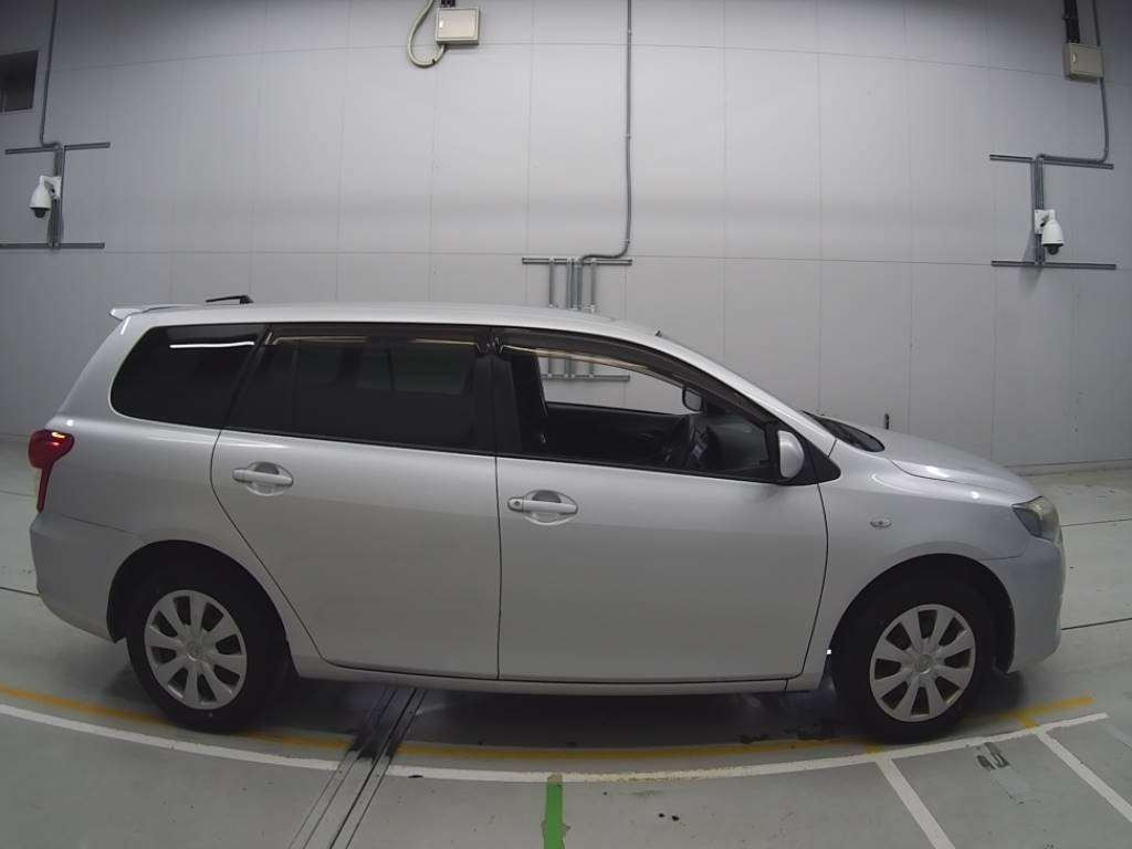 2011 Toyota Corolla Fielder NZE141G[2]