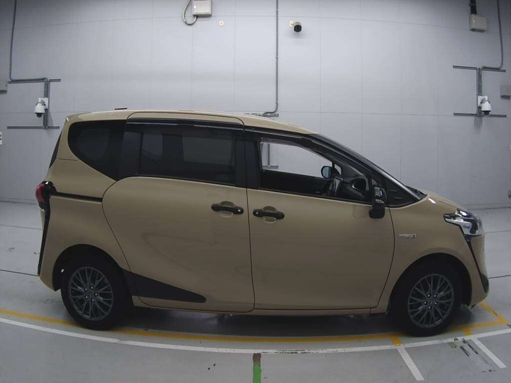 2020 Toyota Sienta NHP170G[2]