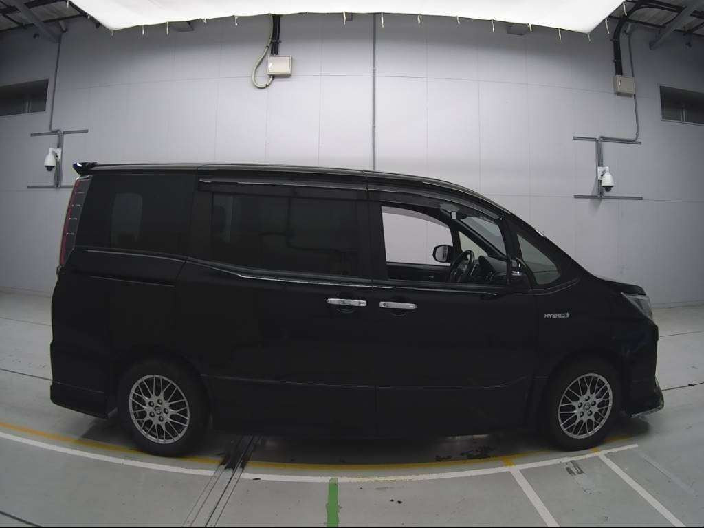 2019 Toyota Noah ZWR80W[2]