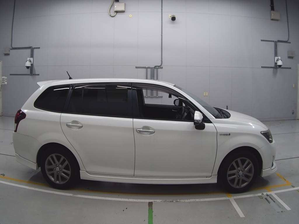 2014 Toyota Corolla Fielder NKE165G[2]