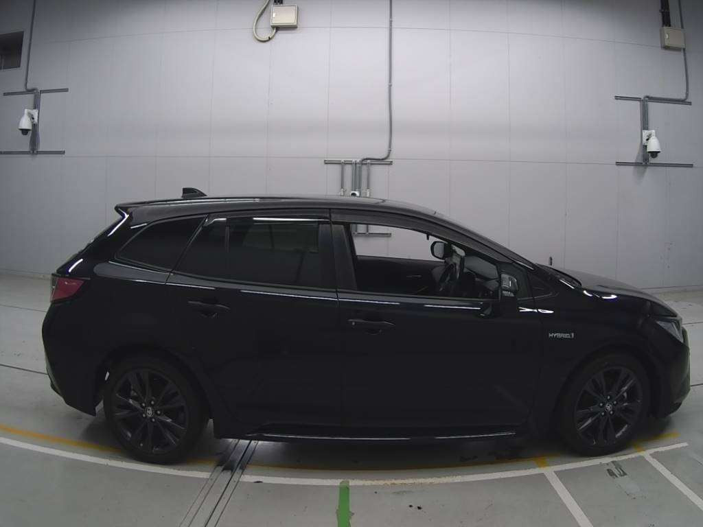 2020 Toyota Corolla Touring Wagon ZWE211W[2]