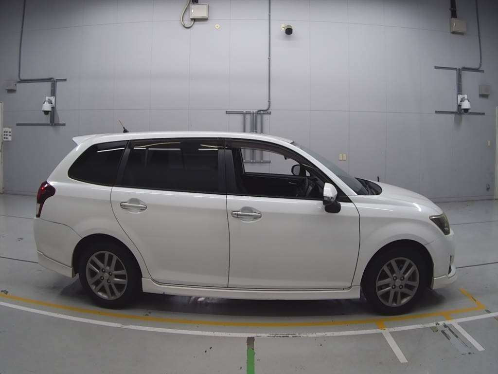 2013 Toyota Corolla Fielder NZE161G[2]