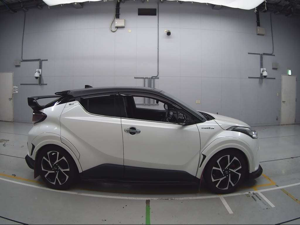 2018 Toyota C-HR ZYX10[2]