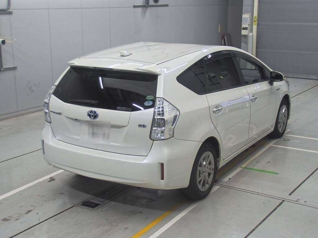 2014 Toyota Prius alpha ZVW40W[1]