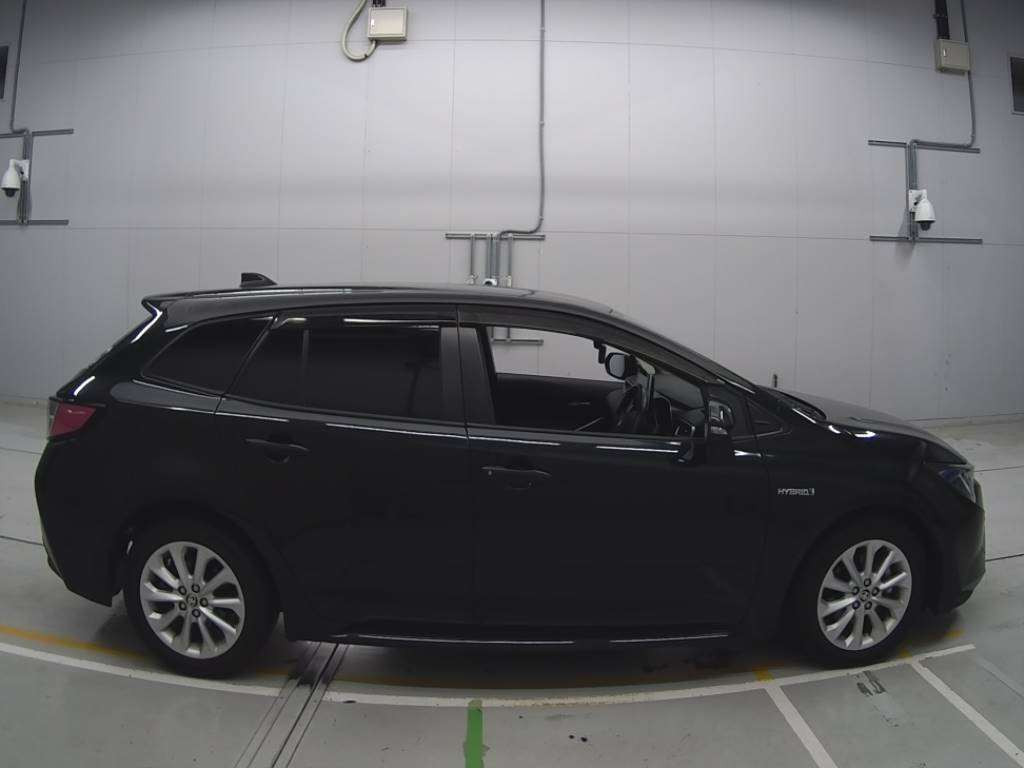 2019 Toyota Corolla Touring Wagon ZWE211W[2]