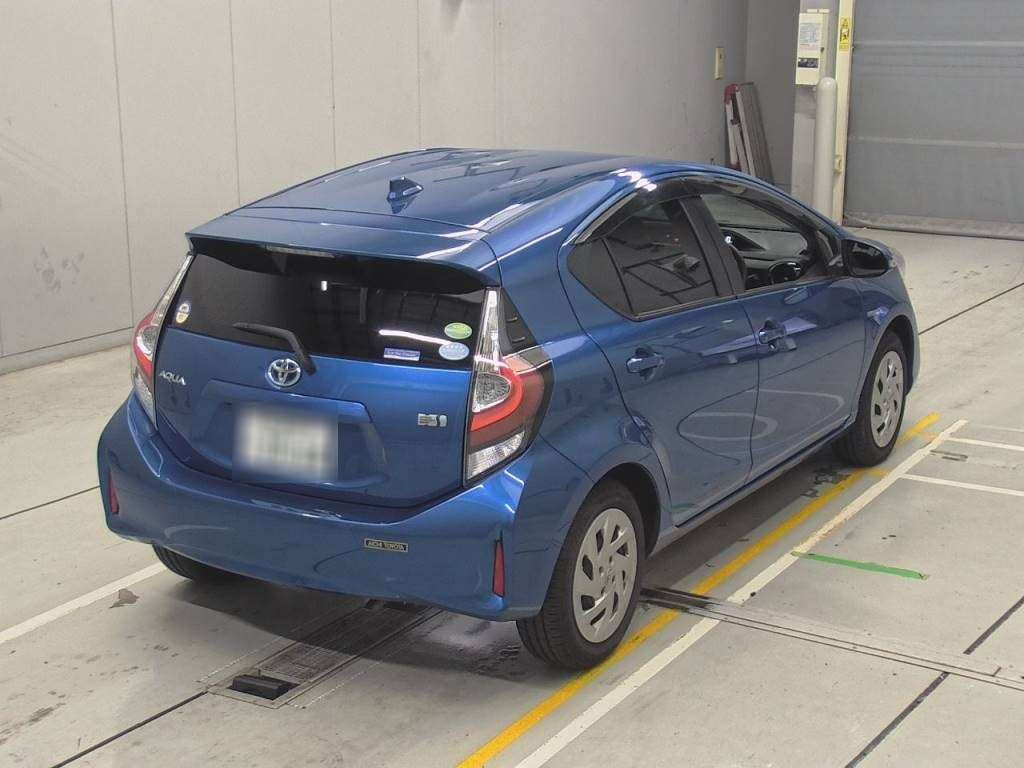 2019 Toyota Aqua NHP10[1]