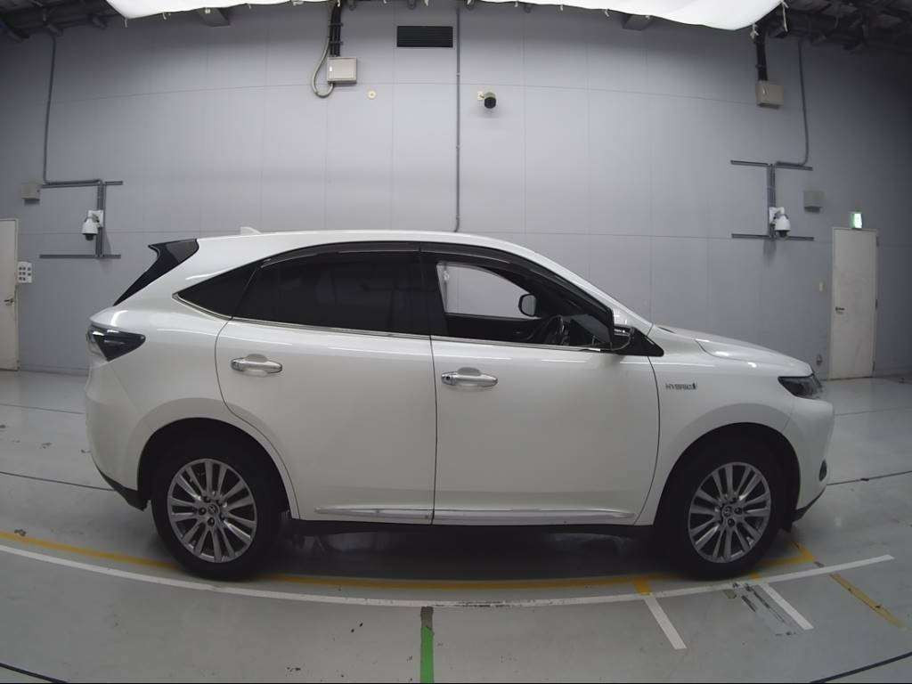 2016 Toyota Harrier Hybrid AVU65W[2]