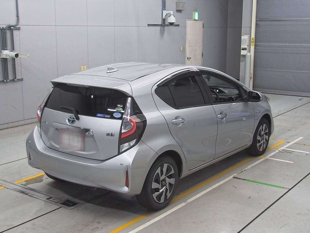 2019 Toyota Aqua NHP10[1]