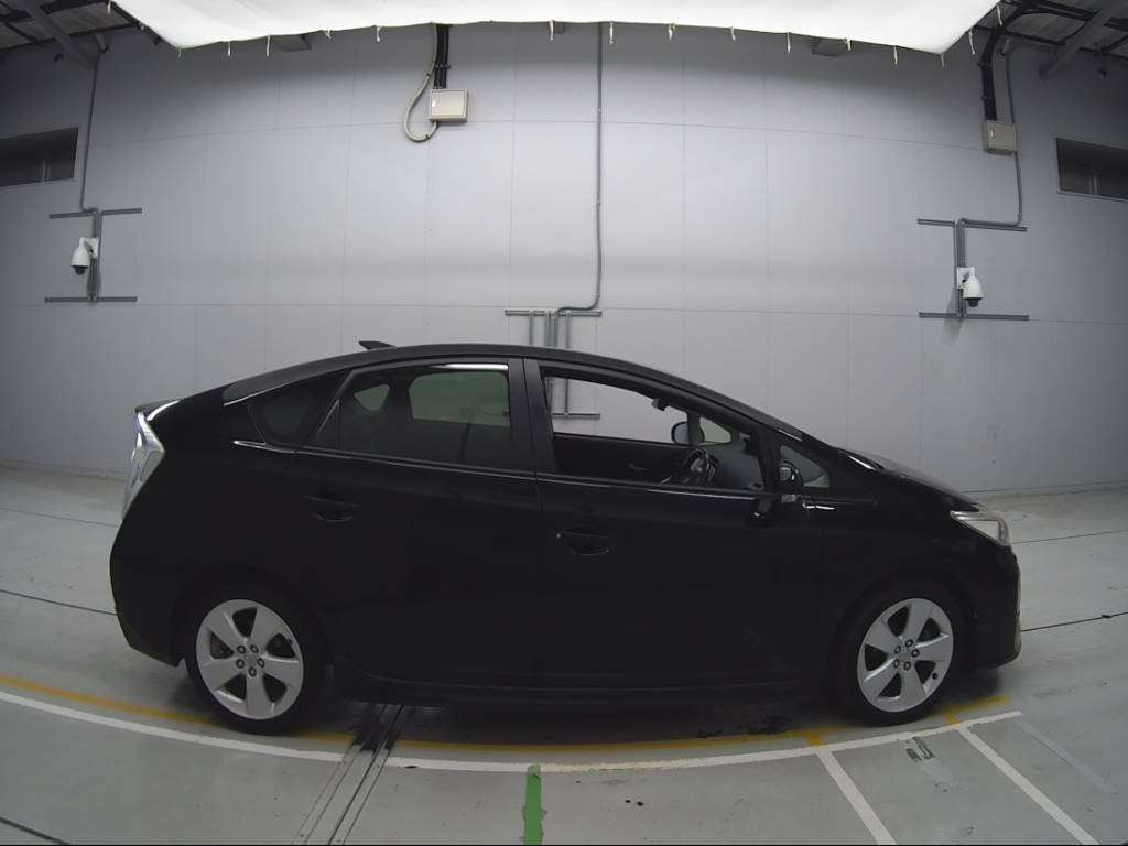 2013 Toyota Prius ZVW30[2]