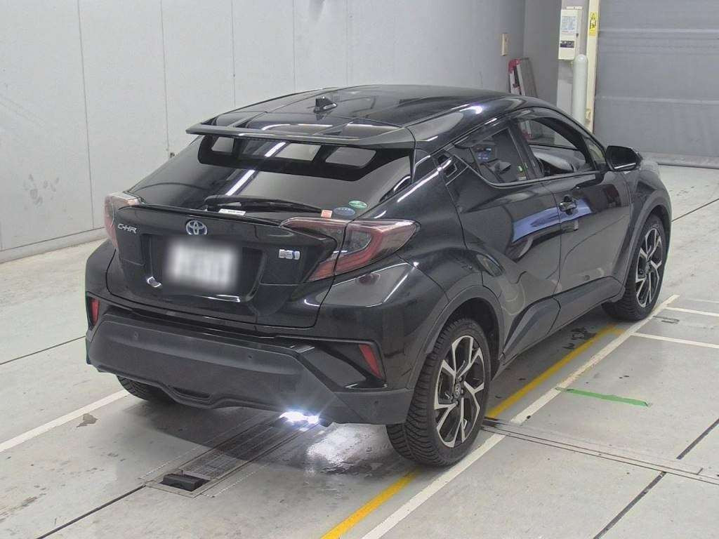 2017 Toyota C-HR ZYX10[1]