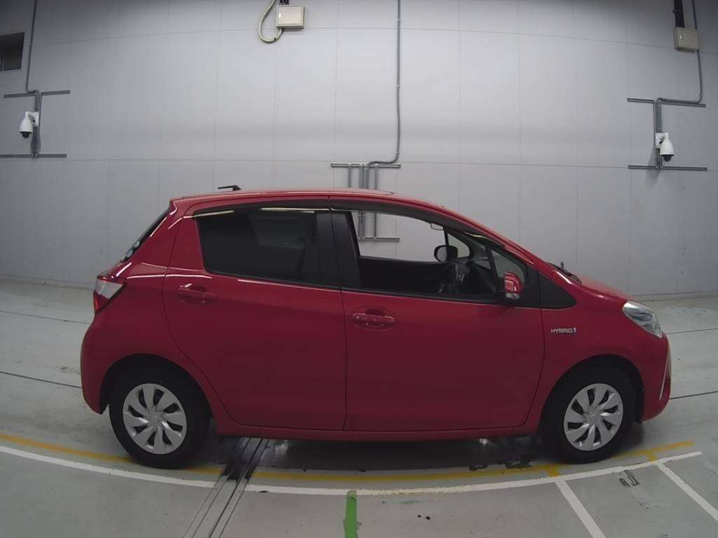 2018 Toyota Vitz NHP130[2]